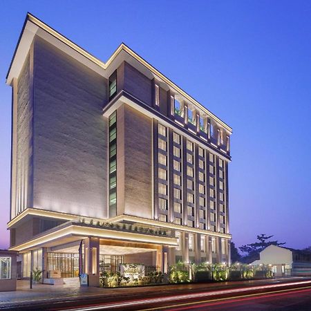 Bellevue Sarovar Premiere Джунагадх Экстерьер фото